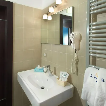 St. Moritz Hotel 3*