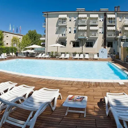 St. Moritz ホテル